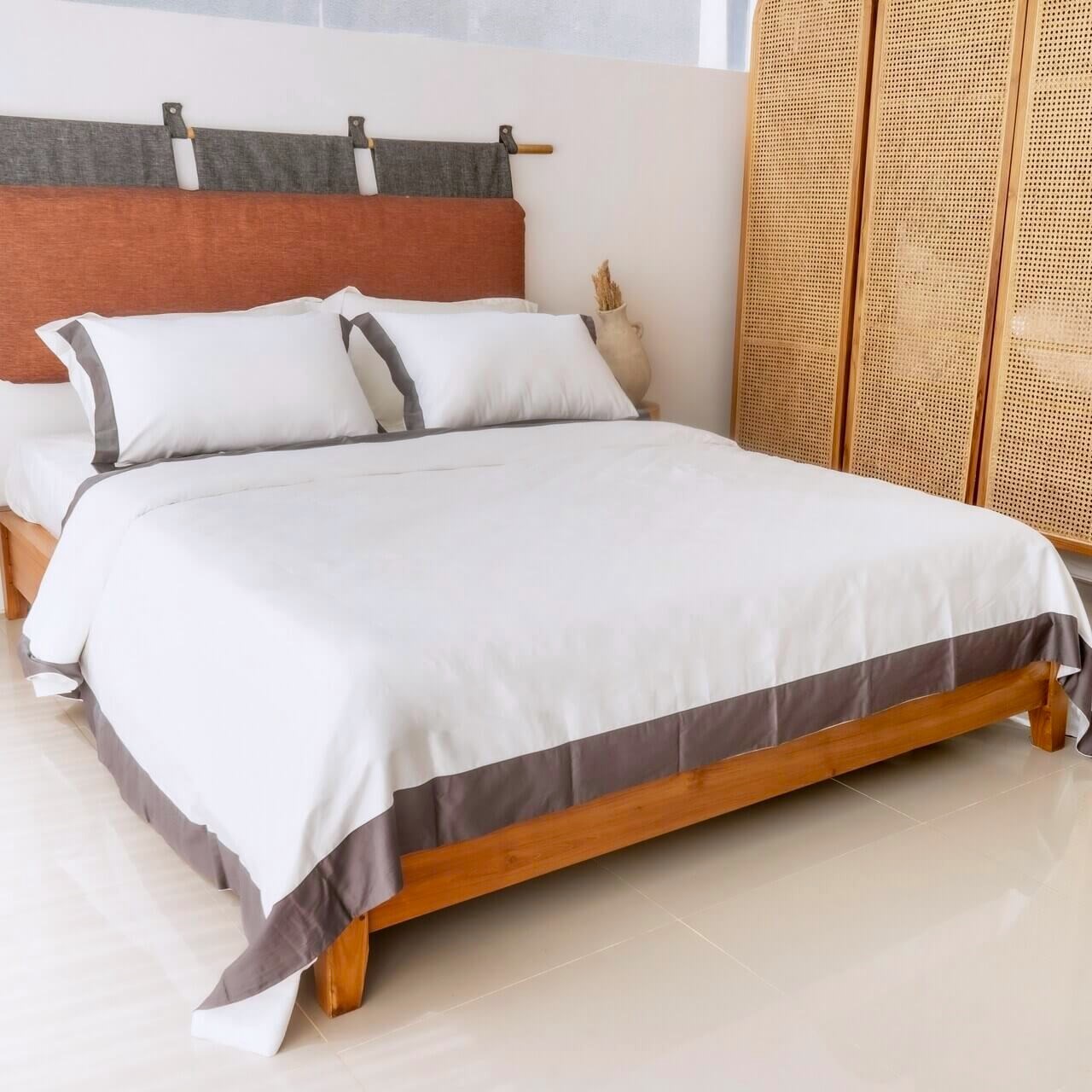 White & Dark Grey Velvet Frame Premium Cotton Bedding Set (1Line